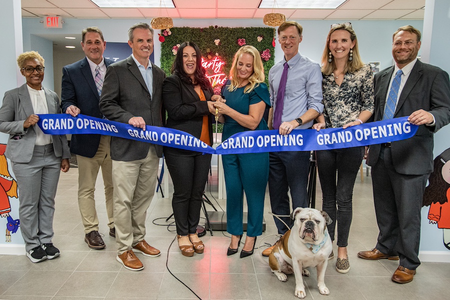Yale Daily News: The Giggling Pig art school celebrates opening with ribbon cutting